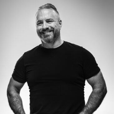 Alan Sisto is a bearded gentleman, pulling off the black t-shirt thing with a grin and arms akimbo. He has apparently European ancestry; the surname Sisto may possibly be related to the word "sixtus" in Latin, but who knows?